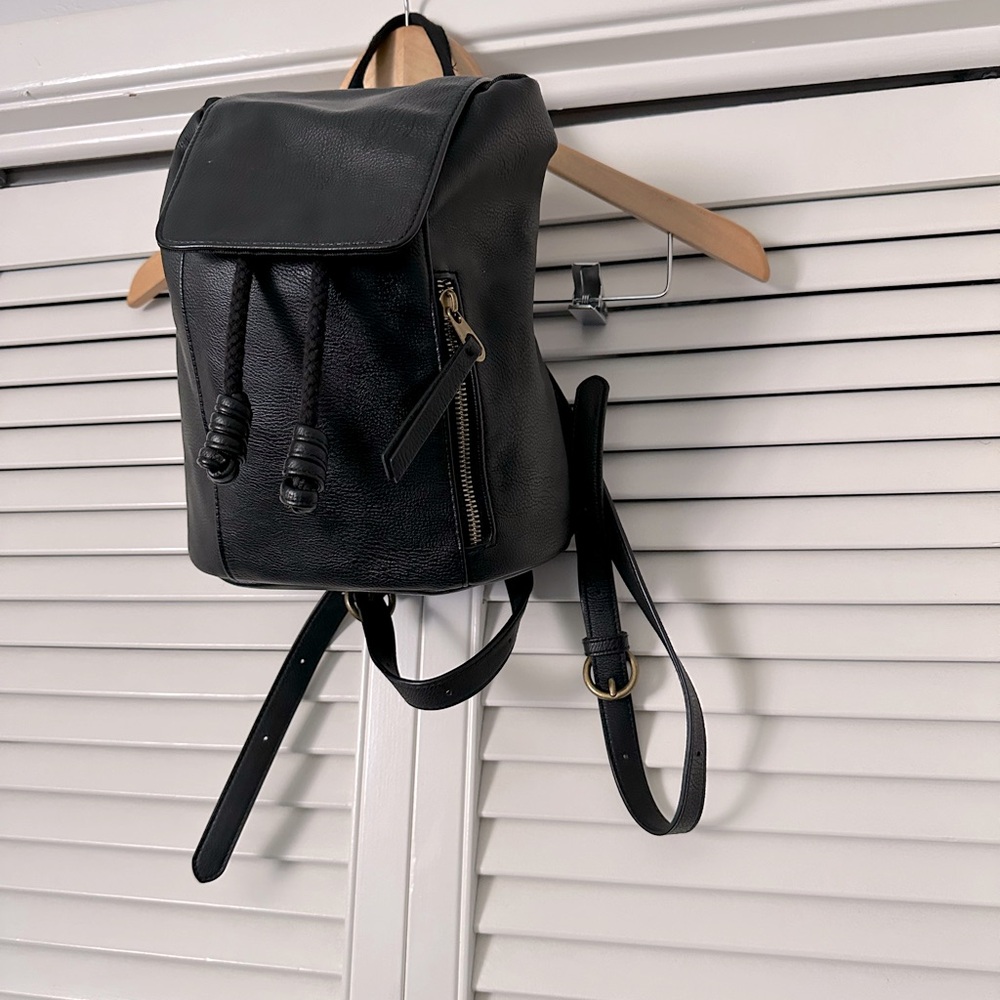 NWOT Universal Thread backpack purse - Picture 3 of 10